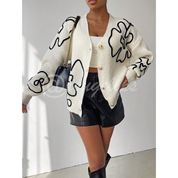 White Cardigan Knit Black Flower Appliqué Oversized Long Sleeves - Picture 4 of 7